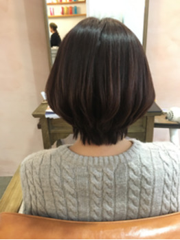 人気のヘアスタイル　ショートボブ